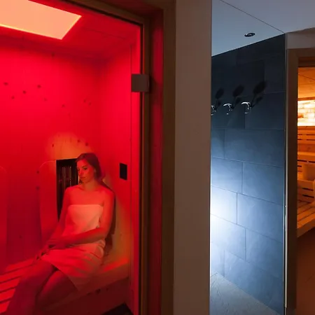 ヒルシェン グリンデルワルド ホテル 3*